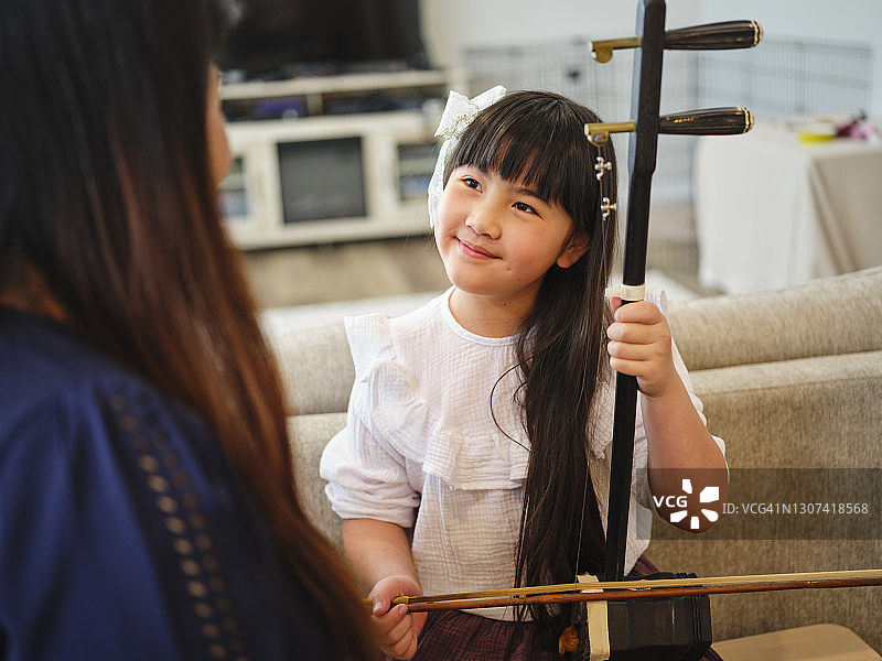 中国家庭居家生活场景图片素材