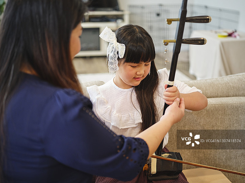 中国家庭居家生活场景图片素材