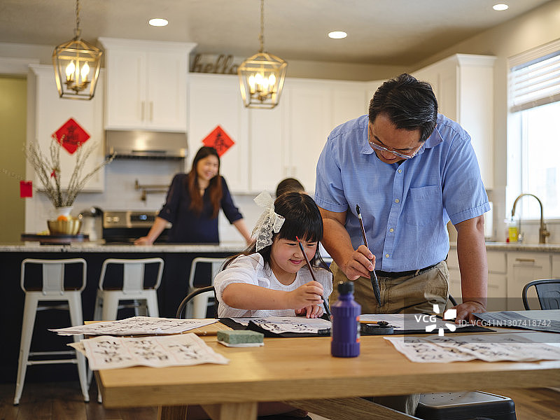 中国家庭居家生活场景图片素材