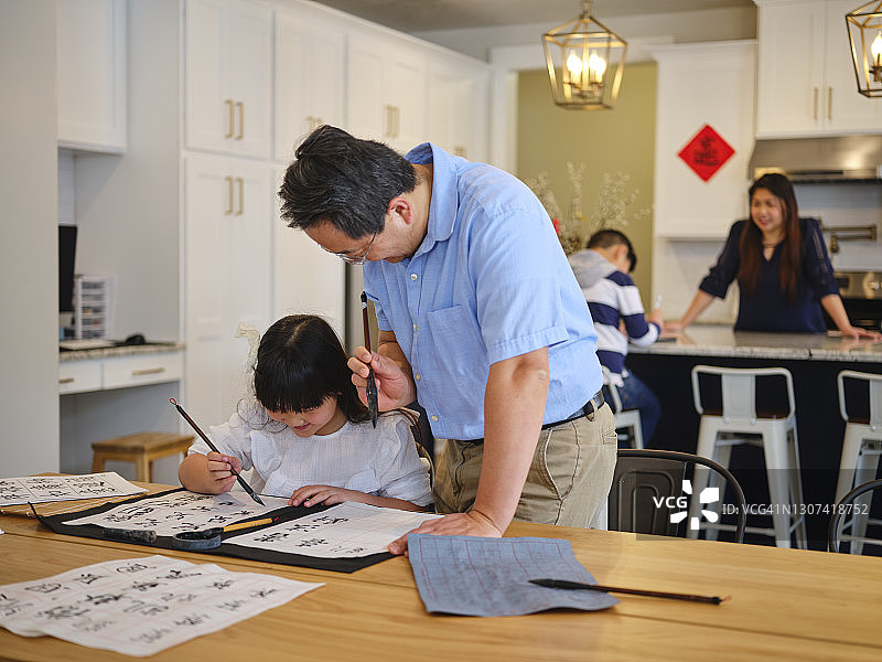 中国家庭居家生活场景图片素材