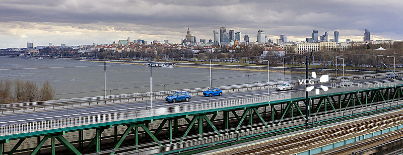 格但斯克大桥全景无人机视角图片素材