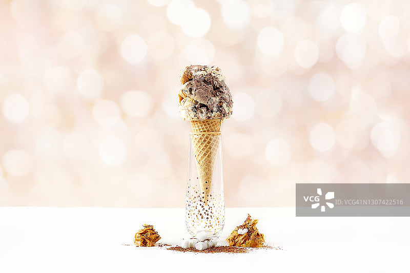 花生酱杯冰淇淋甜筒图片素材