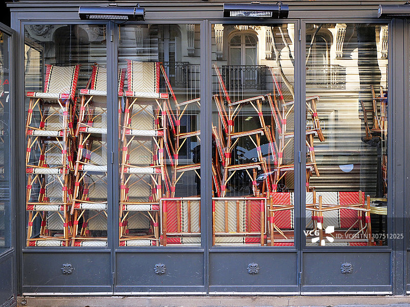 新冠疫情后关闭的巴黎餐厅图片素材