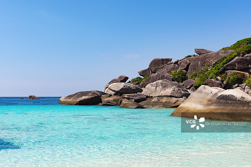 泰国攀牙府斯米兰群岛唐老鸭湾标志性岩石图片素材