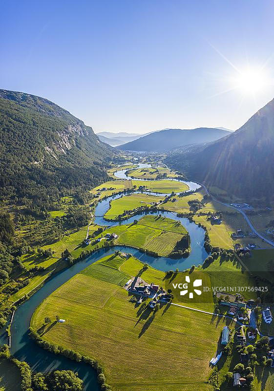 挪威斯特林山谷与蜿蜒的斯特林河航拍图片素材