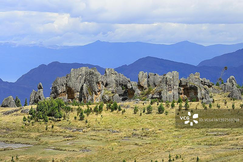 秘鲁卡哈马卡省昆贝梅约石林的岩层图片素材
