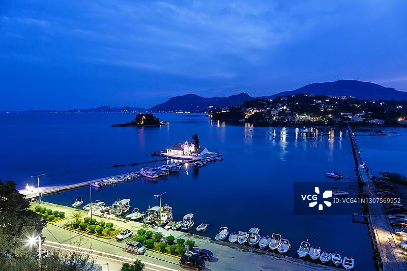 科孚岛弗拉赫农教堂卡诺尼岛之旅海船，希腊科孚岛图片素材