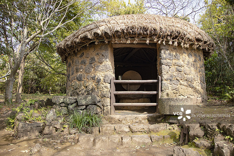 韩国传统茅草屋图片素材