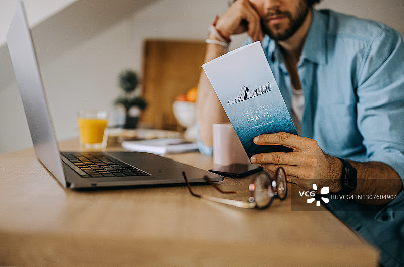 探索新的旅游目的地图片素材