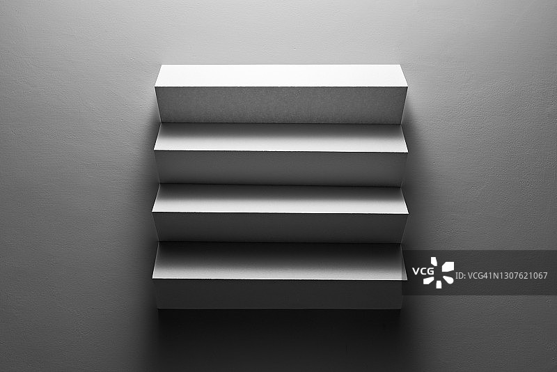 之字形纸上光影单色图片素材