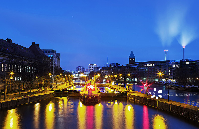 施普雷河畔的米伦丹水闸（德国柏林-米特区）图片素材