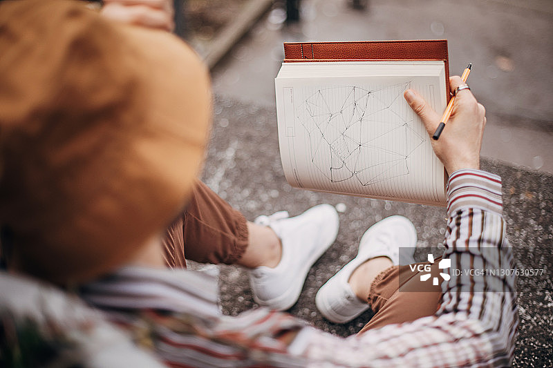 艺术家在城市户外绘画图片素材