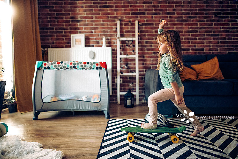 在家里的快乐一天图片素材