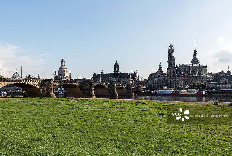 德累斯顿天际线与易北河（萨克森/德国）图片素材