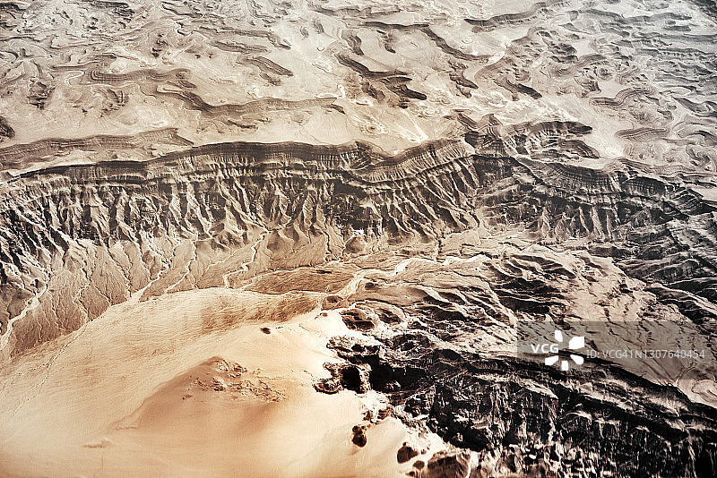 埃及西奈半岛山区和沙漠的鸟瞰图图片素材