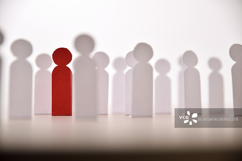 社会歧视与众不同的纸人图片素材