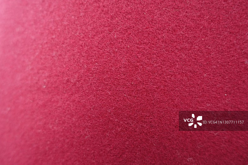 厚实的鲜红色外套面料特写图片素材