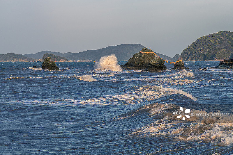 强风巨浪的海滩图片素材