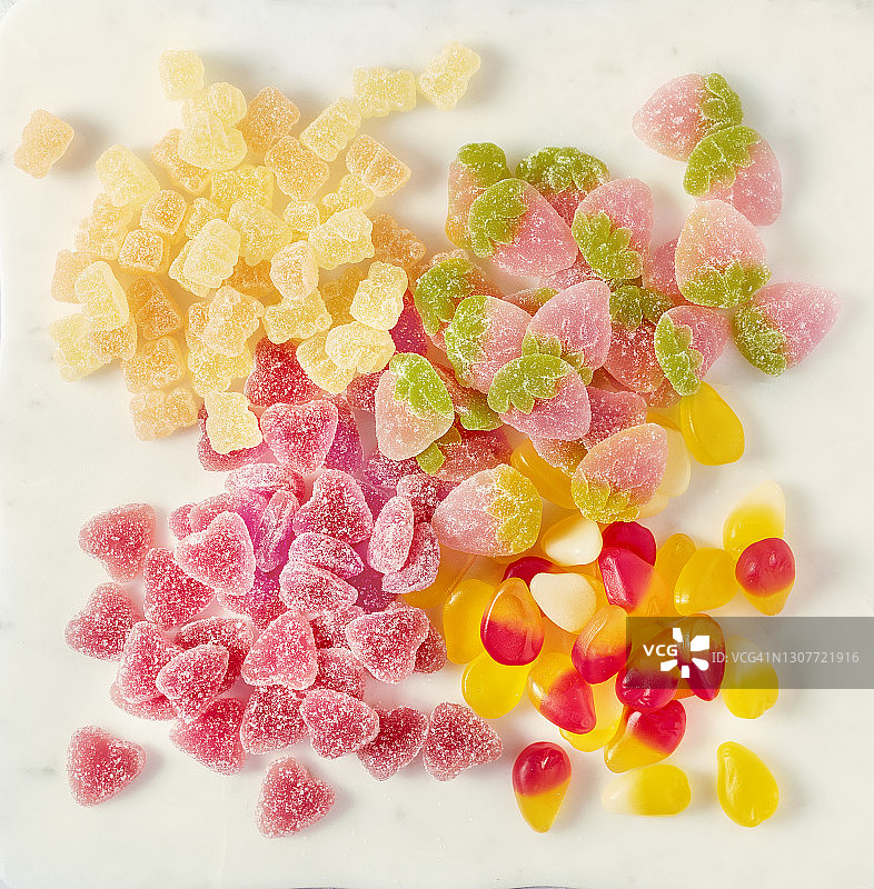 白色背景上的各种橡皮糖图片素材