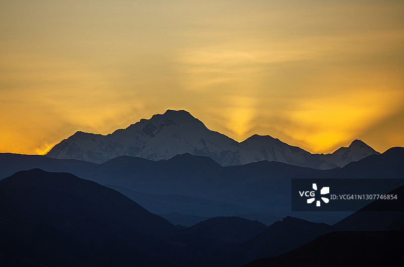 希夏邦马峰日落图片素材