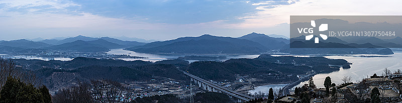 韩国南杨州市昭华美园的日出景色图片素材