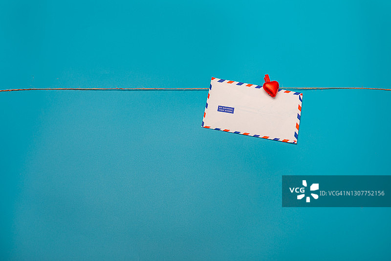 白色情人节爱心巧克力图片素材