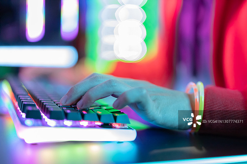 电竞RGB鼠标和键盘图片素材