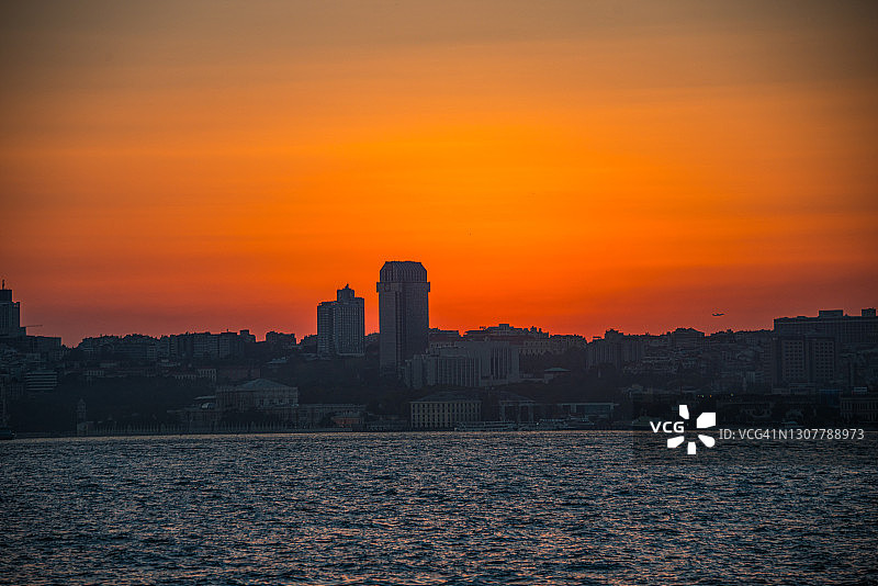 土耳其伊斯坦布尔迷人城市壮丽日落图片素材