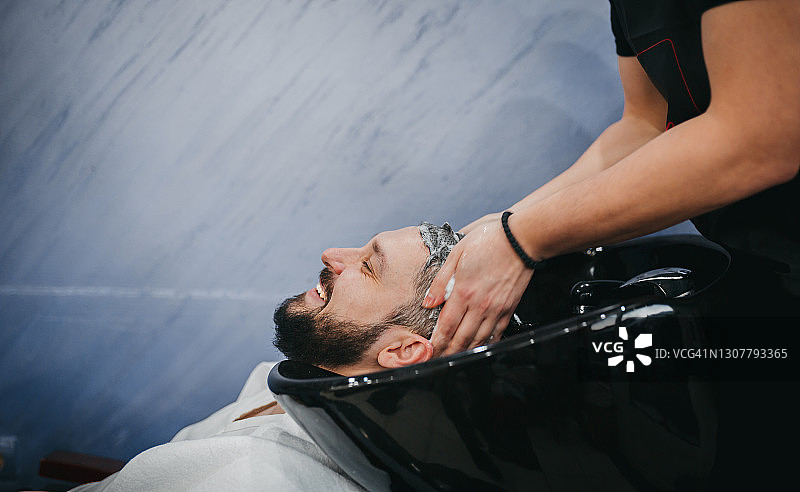 发廊里的帅哥图片素材