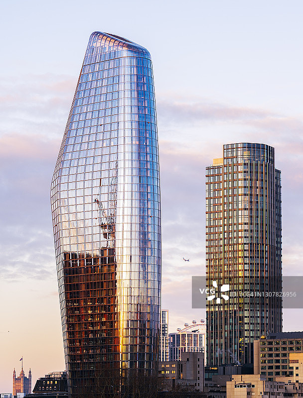 伦敦现代建筑与布莱克法尔 skyline 日出景观图片素材