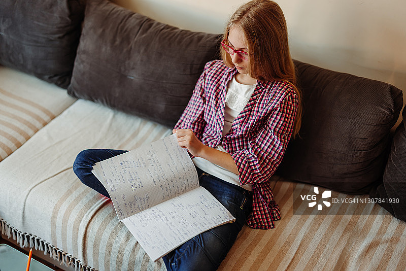 该写作业了图片素材