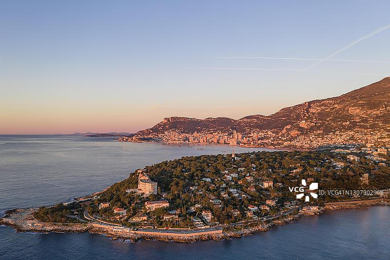 法国滨海罗克布吕讷和马丁角鸟瞰图图片素材