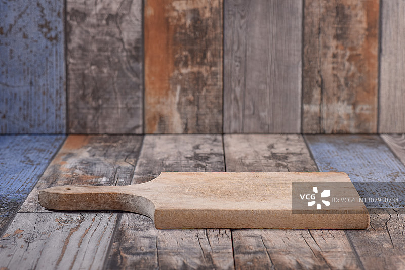 木纹背景上的空砧板图片素材