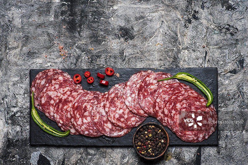 意大利香肠或萨拉米香肠肉类加工品图片素材