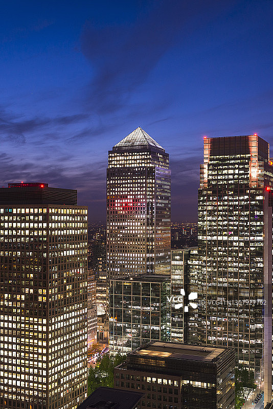 金丝雀码头商业区夜景图片素材