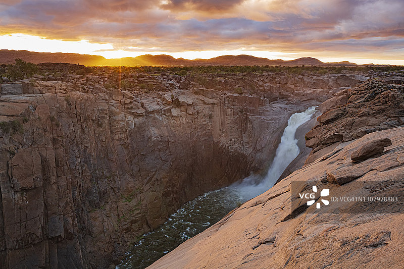 奥格拉比斯瀑布日出图片素材