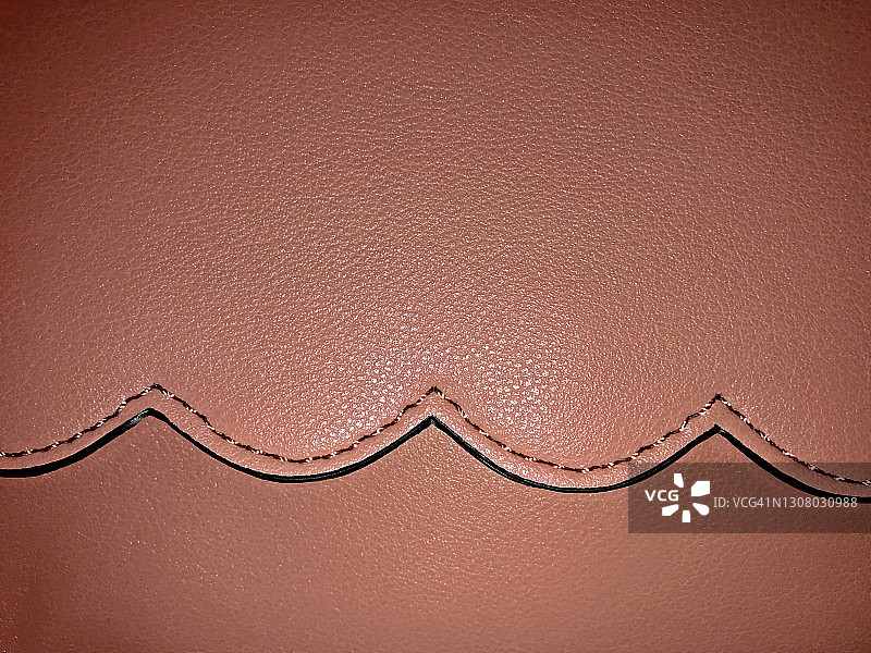 棕色扇贝纹手提包细节展示图片素材