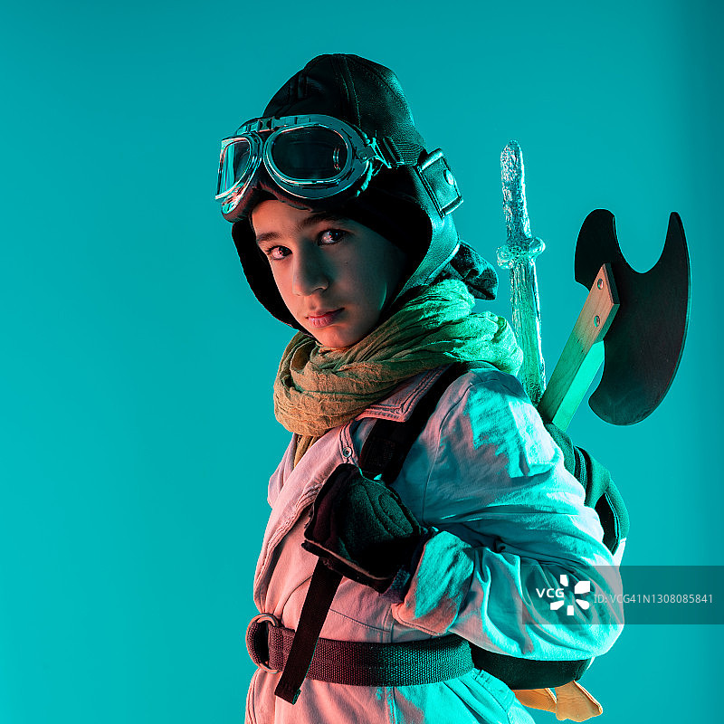 后世界末日未来主义角色装扮的男孩肖像图片素材