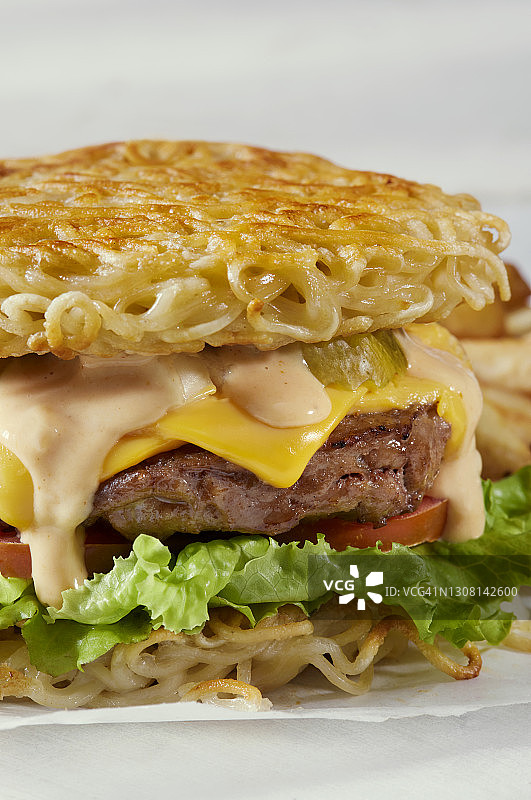 油炸拉面汉堡图片素材