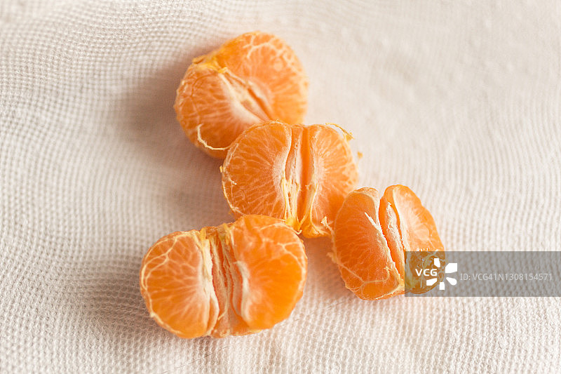 剥皮的克莱门汀橘子图片素材