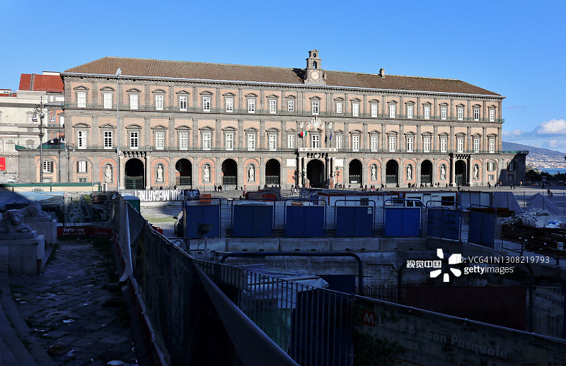 那不勒斯——普莱比斯托广场的建筑工地图片素材