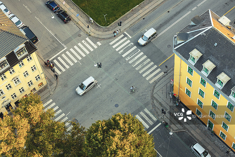 哥本哈根住宅区十字路口鸟瞰（丹麦哥本哈根）图片素材