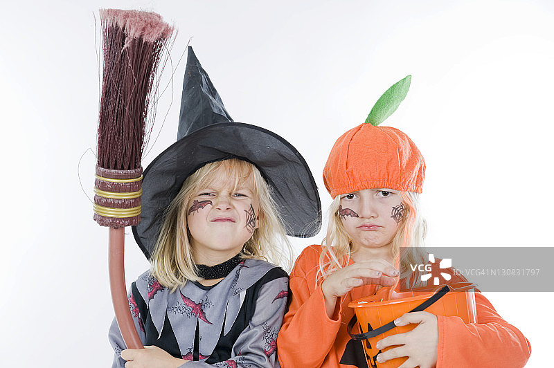 穿着万圣节服装的儿童图片素材