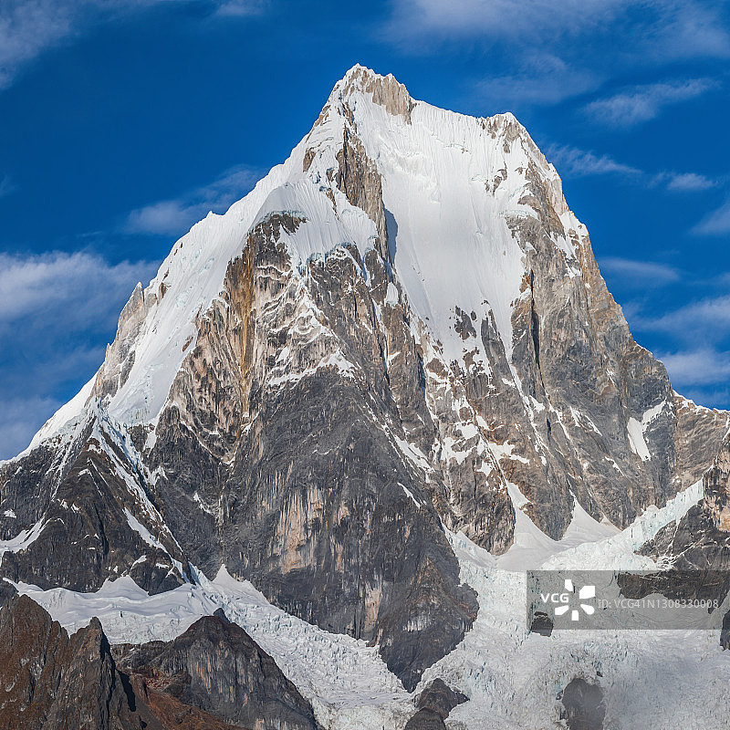 从卡瓦科查湖看耶鲁帕哈山，瓦伊瓦什山脉图片素材