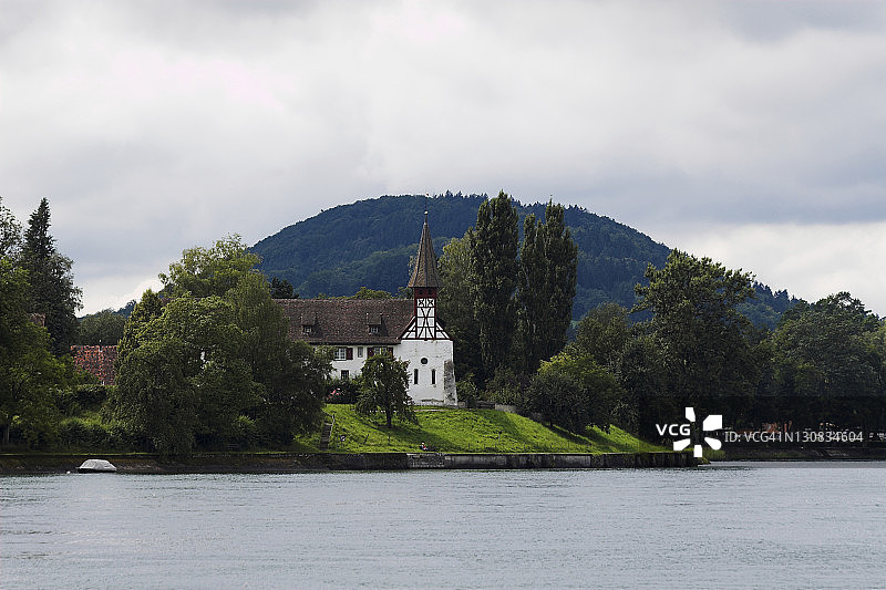 瑞士沙夫豪森州莱茵河畔施泰因附近的瓦根豪森教堂图片素材