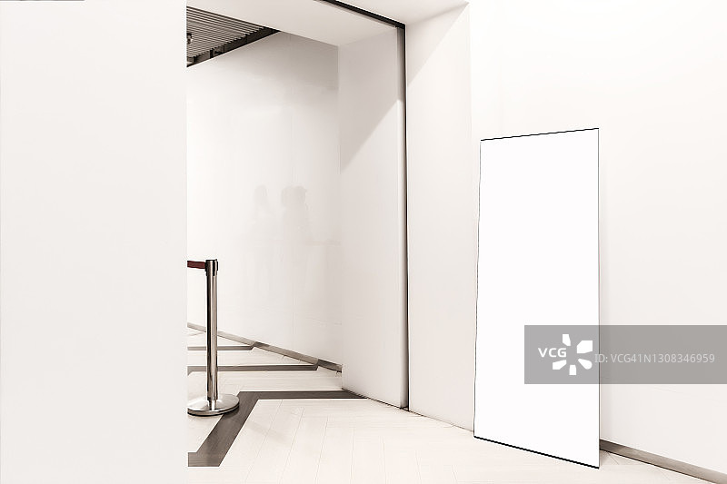 带有现代办公室入口的空白广告牌，样机背景图片素材