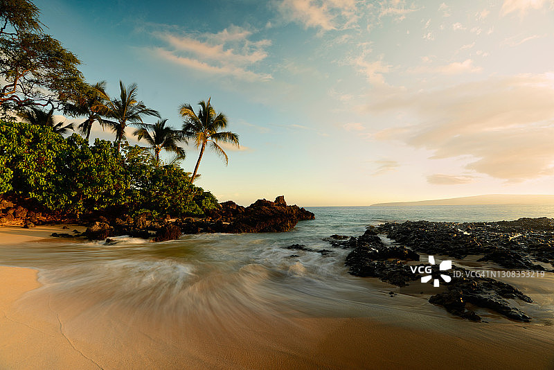 夏威夷岛屿的日落海景图片素材
