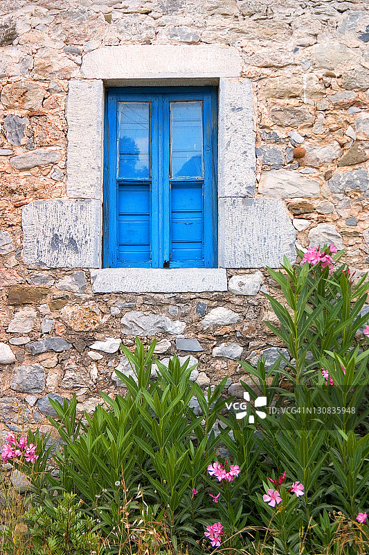 希腊伯罗奔尼撒卡达麦里旧镇的窗户图片素材