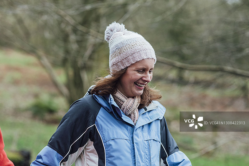 享受户外的女人图片素材
