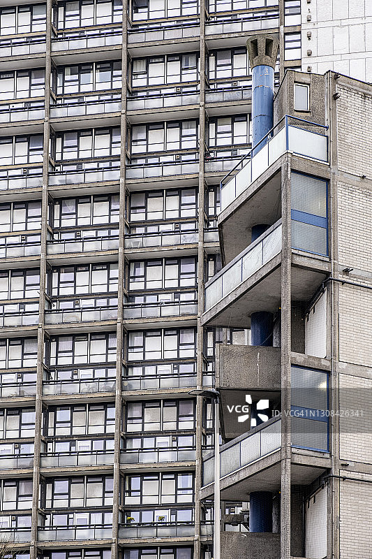 粗野主义公寓楼的外观图片素材